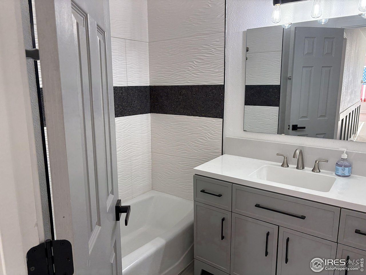 Listing photo of 1424 40th Ave